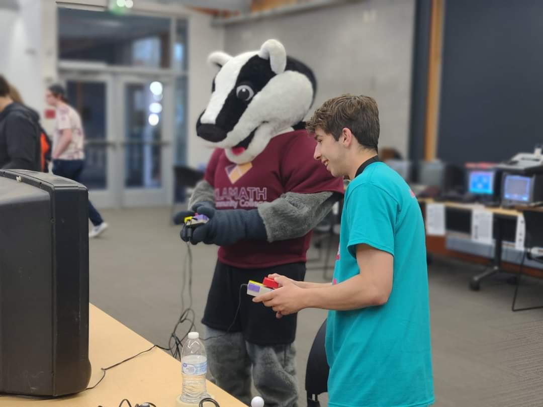 Baxter and person playing at Comic Con 2022